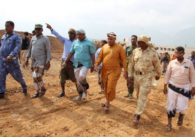 توجيهات بسرعة تأهيل ساحة العروض في معسكر الحزام بسقطرى