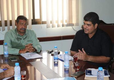 "مناقصات المكلا" تبحث تداعيات انهيار سعر الصرف