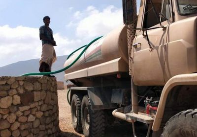 صهاريج الإمارات تروي ظمأ قرى غرب سقطرى