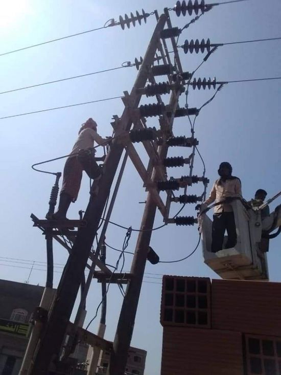 بالصور.. تواصل جهود صيانة خط كهرباء "دار سعد 1"