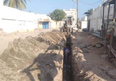 استبدال شبكة الصرف في حي عبود بخورمكسر (صور)