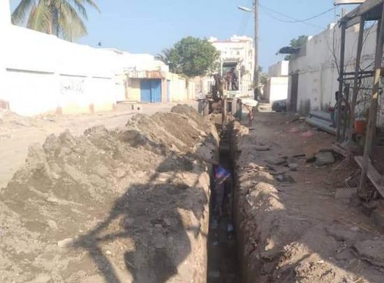 استبدال شبكة الصرف في حي عبود بخورمكسر (صور)