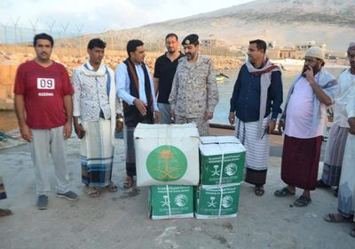 مواد غذائية لـ 200 مستفيد في عبدالكوري بسقطرى