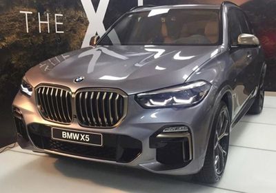 "بي إم دبليو" تزيح الستار عن سيارتها الجديدة BMW iX