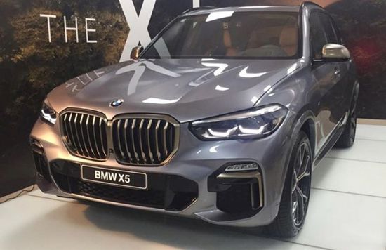 "بي إم دبليو" تزيح الستار عن سيارتها الجديدة BMW iX