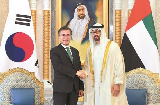  الإمارات وكوريا الجنوبية تبحثان تهديدات الملاحة بالخليج العربي