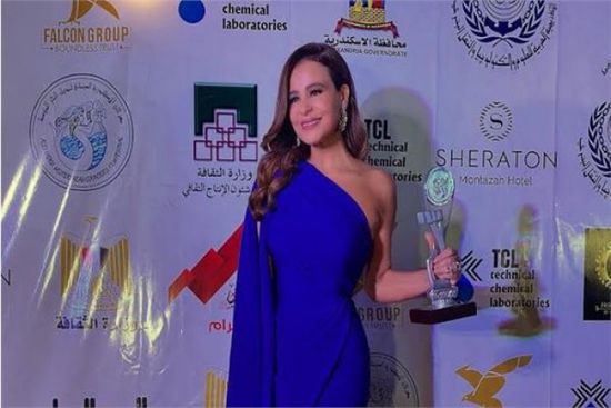 كارول سماحة أفضل ممثلة بمسابقة الأفلام الطويلة بمهرجان الإسكندرية السينمائي