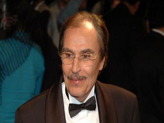 أول تعليق لـ عزت العلايلي بعد تكريمه بمهرجان الإسكندرية السينمائي 