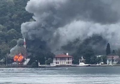  حريق هائل يلتهم مسجد "فانيكوى" الأثري في تركيا 