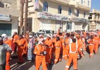 برفع شارات حمراء.. عمال نظافة سيئون يبدأون التصعيد