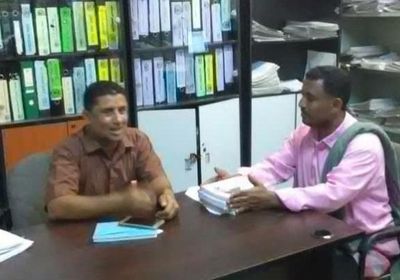 "انتقالي المضاربة" يمنح كتبًا دراسية لطلاب مخيم الخرز