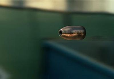 اخترقت سقف منزلها.. رصاصة راجعة تصيب امرأة بإب (صورة)