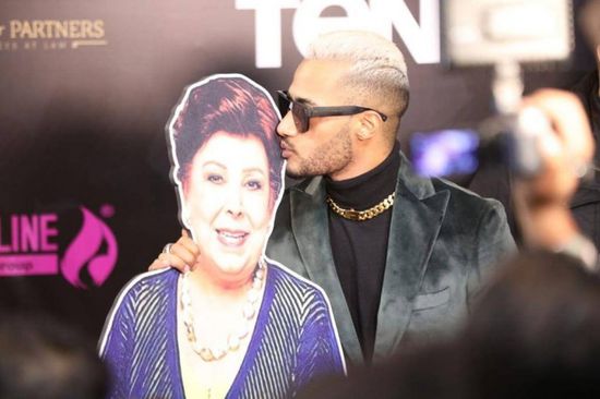 بالفيديو.. انهيار معجبة أثناء لقائها بالنجم محمد رمضان