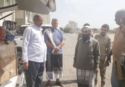 "شباب انتقالي عدن" تقدم أدوات رياضية للأجهزة الأمنية