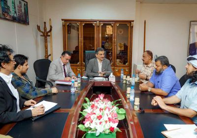 لملس يُشيد بدور "الصرافين" في حل أزمة مرتبات العسكريين