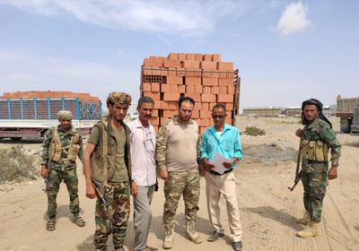 بالصور.. إيقاف أعمال بناء مخالفة في عدن