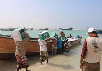 على 900 فرد.. توزيع 17 طن مساعدات في ميون