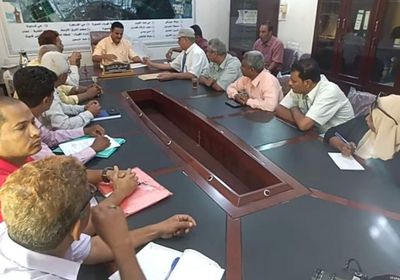 "تجارة عدن" يلزم المحال بعرض كشف أسعار