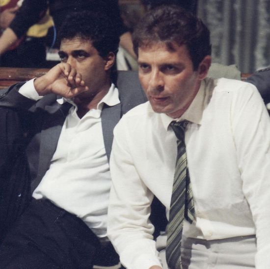 محمود حميدة ينشر صورة نادرة له مع الراحل أحمد زكي