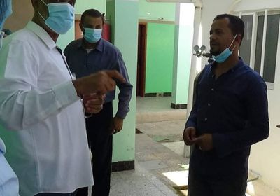 وفد إغاثي يطلع على احتياجات "عزل ابن خلدون"