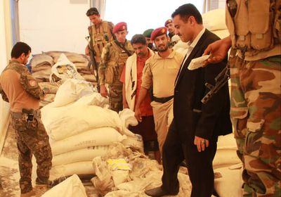 مأمور المنصورة يعاين ضبطية أغذية فاسدة بمخزن "الغذاء العالمي"