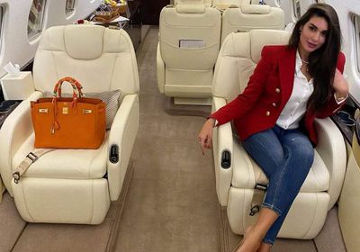 ياسمين صبري داخل طائرة خاصة في ظهور جديد (صورة)