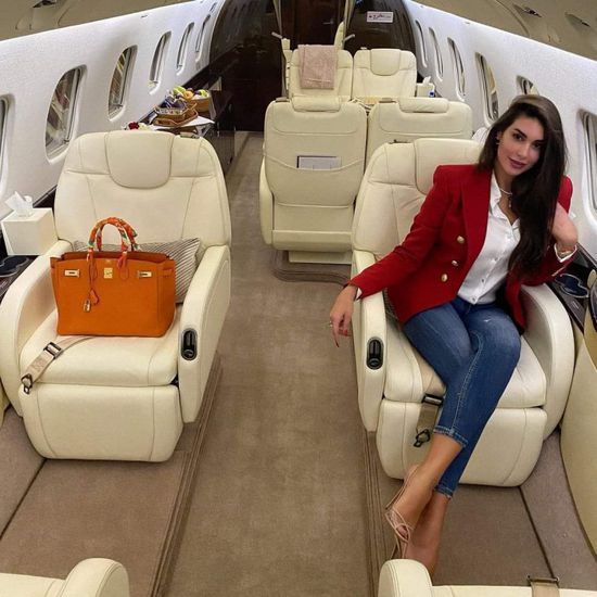 ياسمين صبري داخل طائرة خاصة في ظهور جديد (صورة)