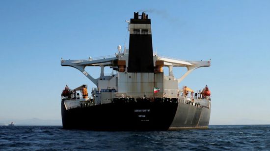  الحرس الثوري الإيراني يحتجز سفينة وقود في مياه الخليج