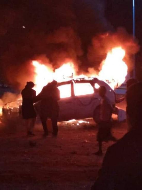 تفجير سيارة شقيق قيادي مؤتمري في عتق