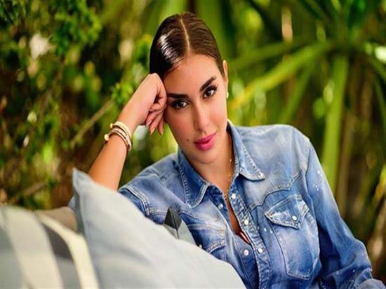 القصة الكاملة لتكفل ياسمين صبري برعاية بائعة الترمس 