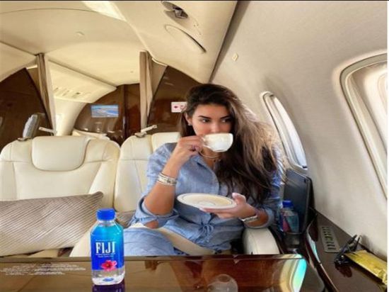 للمرة الثانية.. ياسمين صبري تتعرض للهجوم بسبب صورتها في الطائرة