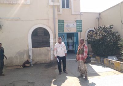 انتقالي خنفر يقف على تجهيزات مستشفى الرازي