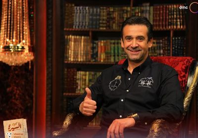 كريم عبدالعزيز يكشف ذكريات طفولته وشقاوته في مرحلة المراهقة (فيديو)