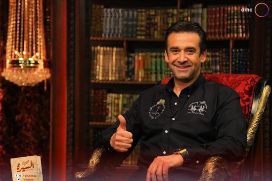 كريم عبدالعزيز يكشف ذكريات طفولته وشقاوته في مرحلة المراهقة (فيديو)