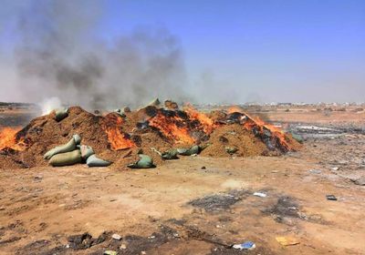 إتلاف 38 طن أغذية غير مطابقة للمواصفات بعدن (صور)