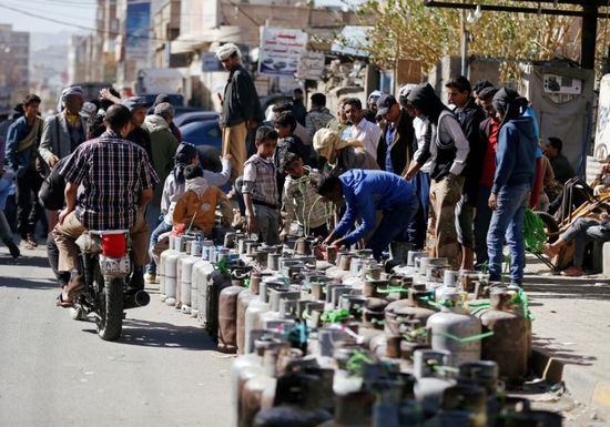 الحوثيون وأزمات الغاز المنزلي.. حربٌ وقودها أوجاع البشر