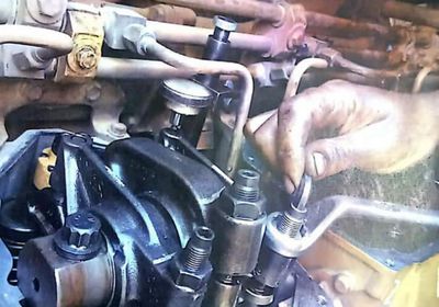 صيانة 4 مولدات كهربائية في محطة خورمكسر