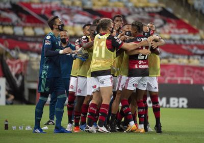 فلامينجو يتصدر الدوري البرازيلي بثلاثية أمام كوريتيبا