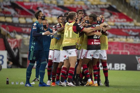 فلامينجو يتصدر الدوري البرازيلي بثلاثية أمام كوريتيبا