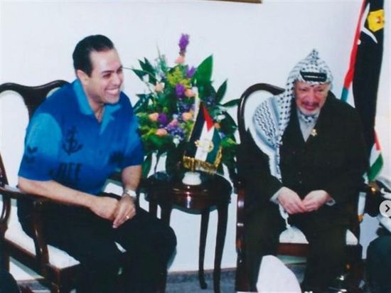 حكيم ينشر صور نادرة له مع الرئيس الفلسطيني الراحل ياسر عرفات