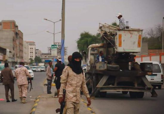 بدء صيانة أعمدة إنارة شوارع رئيسية بالشيخ عثمان