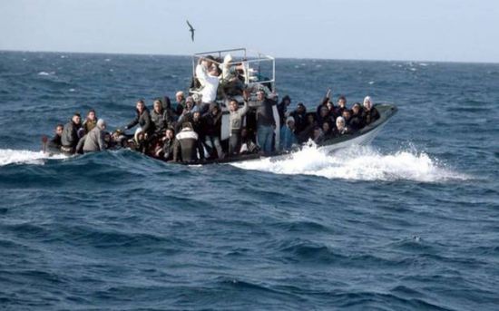 مصرع 100 مهاجر غير شرعي بعد غرق قاربهم