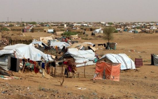  صرخات في مخيمات إب.. "جربٌ" جناه الحوثي على الإنسانية