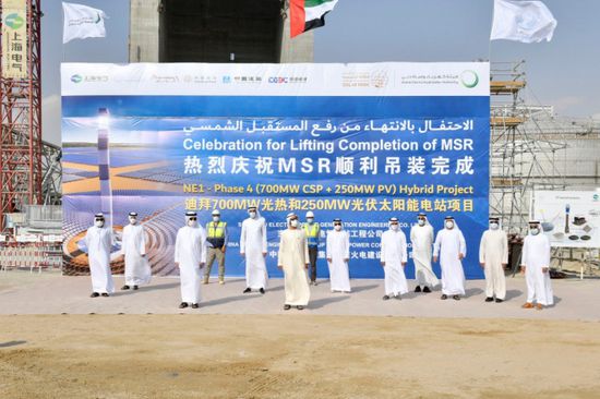 حاكم دبي يتفقد المرحلة الرابعة من مجمع محمد بن راشد للطاقة الشمسية