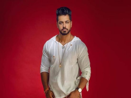 بعد إليسا.. أحمد حليم يدعم المرأة في أغنية جديدة 