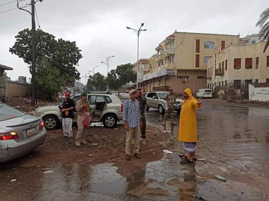 منيعم يتعهد برفع مخلفات الأمطار من صيرة