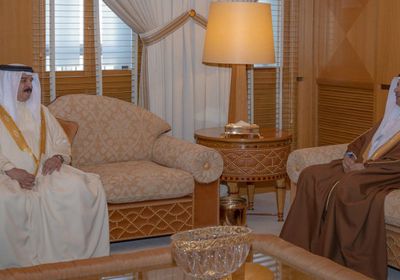  ملك البحرين يستقبل رئيس البرلمان العربي في قصر الصخير