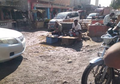 شوارع جعار وزنجبار تغرق بمياه الأمطار (صور)