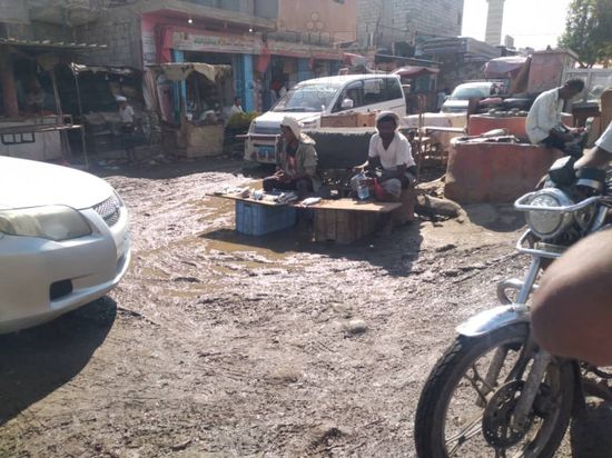 شوارع جعار وزنجبار تغرق بمياه الأمطار (صور)