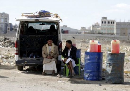 سلاح الأزمات النفطية.. سكاكين الحوثي تذبح السكان